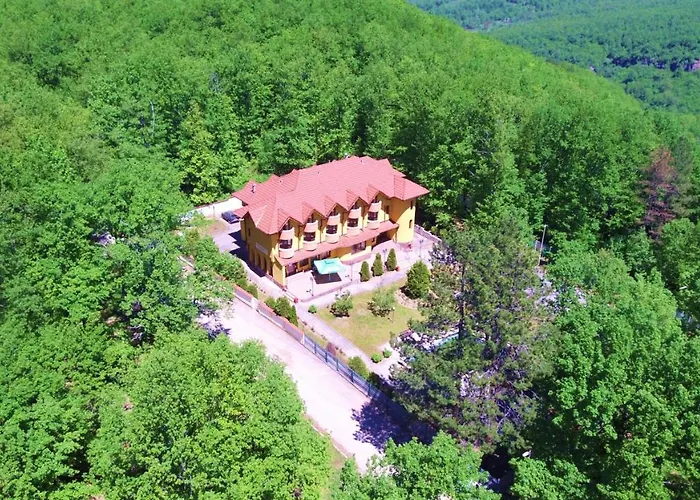 Хотел почивна база боженишки урвич 2*