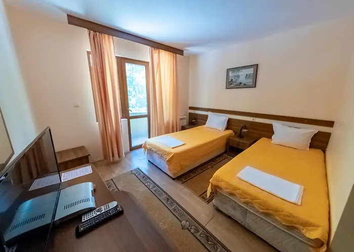 Хотел почивна база боженишки урвич