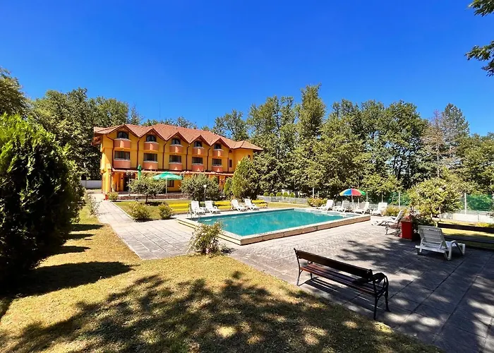 Хотел почивна база боженишки урвич Bozhenitsa