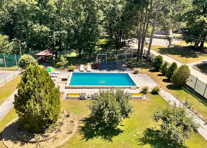 Хотел почивна база боженишки урвич 2*